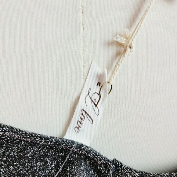 L Love Mettalic Glitter Ruffle Tank Top NWT Medium - Picture 3 of 5